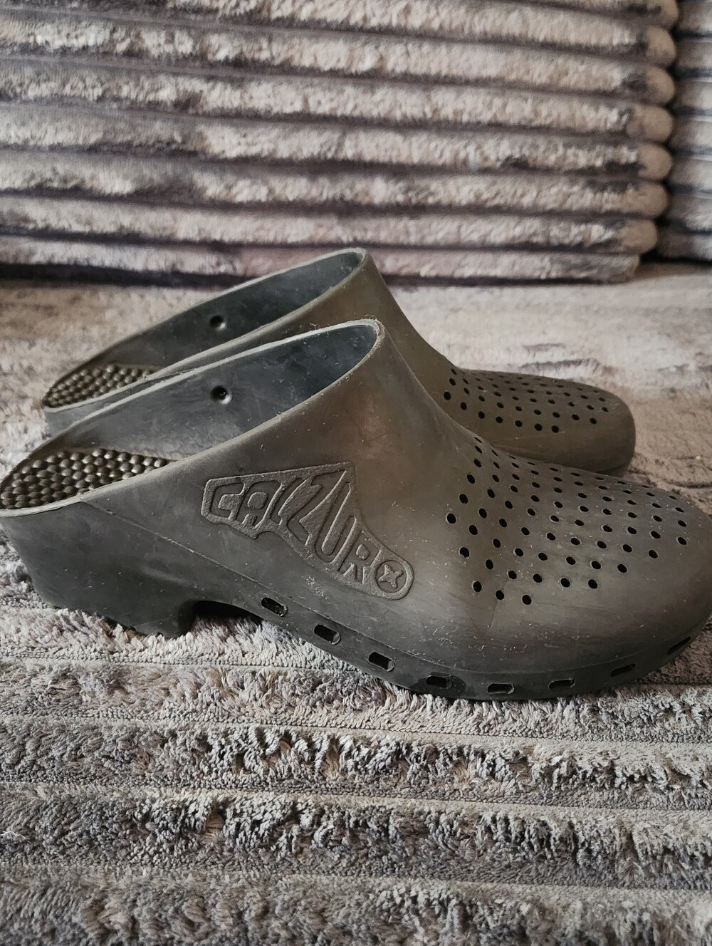 Women's Calzuro Classic With Holes Black Size Size 36/37 (Women's 7-8)